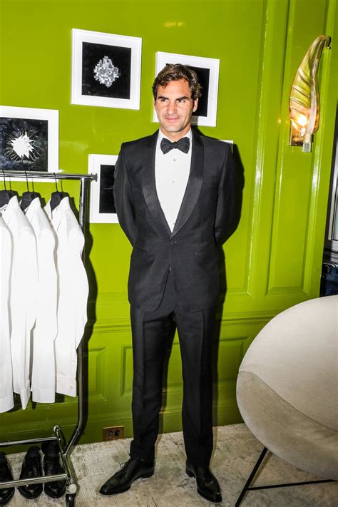 Roger Federer’s Met Gala 2017 Tuxedo Has a Giant Crystal 